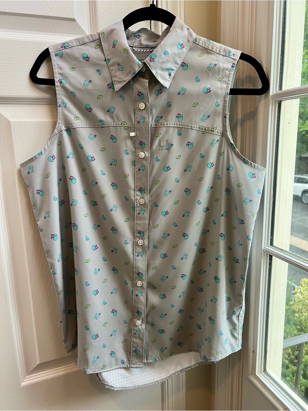 NWOT HUK Medium Sleeveless Fishing Shirt Tropical Cocktail Print Performance Top